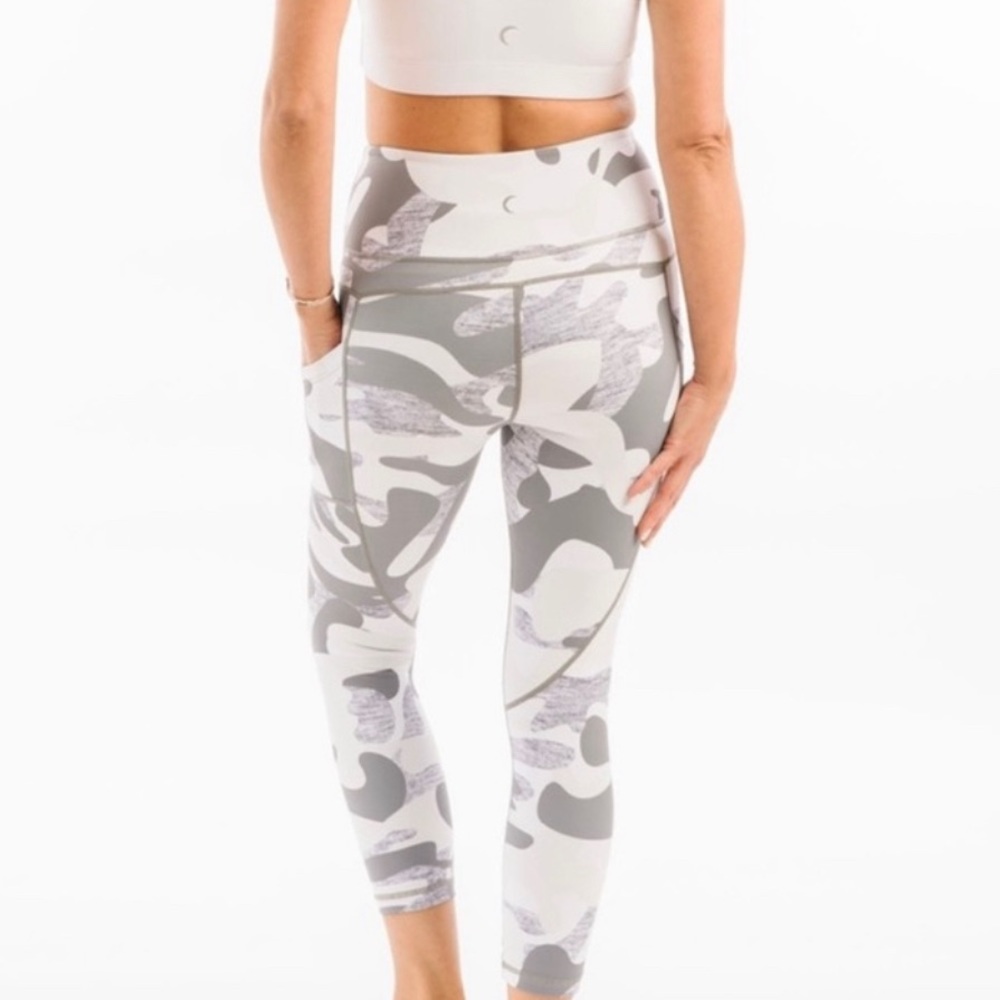 ZYIA High-Waisted Camo Pocket Leggings in White and Gray